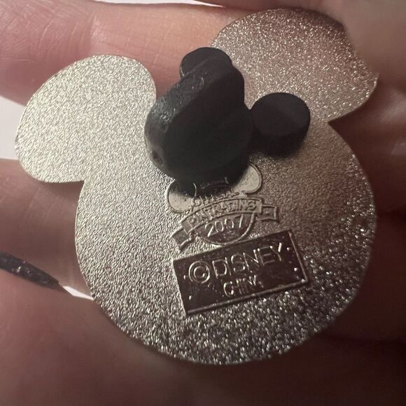 Disney Collectible Pin Badge  WDW Epcot Flag of Great Britain Mickey Mouse Ears - Picture 5 of 7